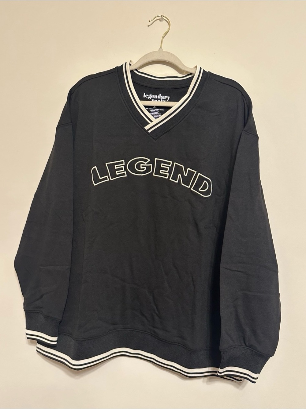 Legendary Rootz Unisex Black 'Legend' V-Neck Sweatshirt Size XL